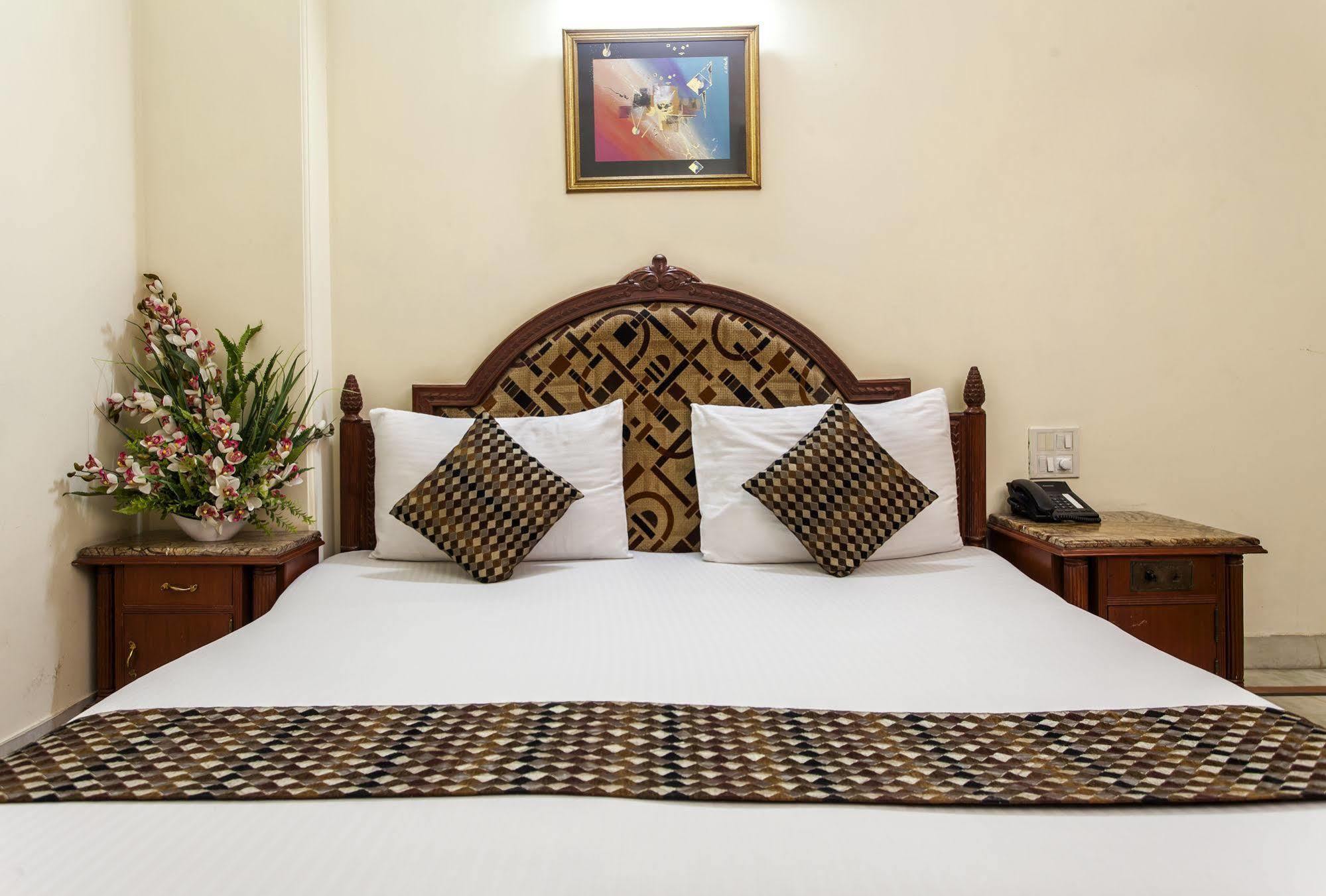 Hotel Sunstar Residency Delhi  Dış mekan fotoğraf