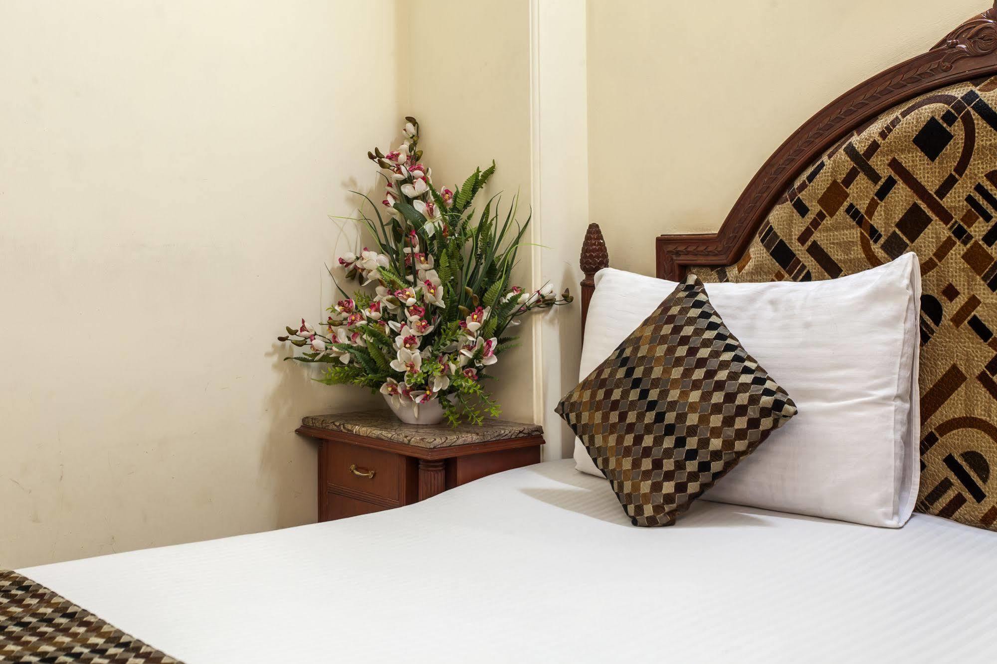 Hotel Sunstar Residency Delhi  Dış mekan fotoğraf