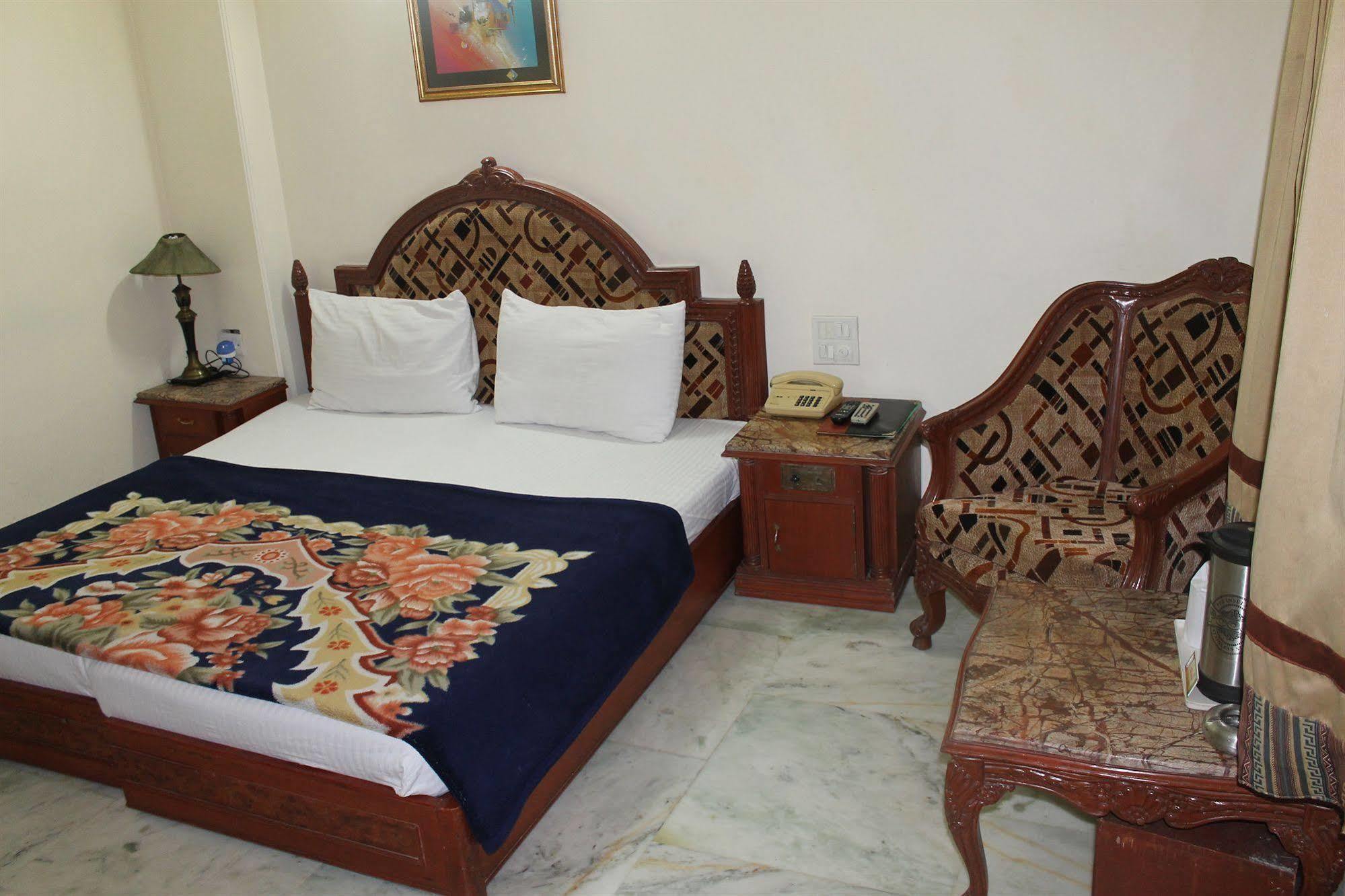 Hotel Sunstar Residency Delhi  Dış mekan fotoğraf