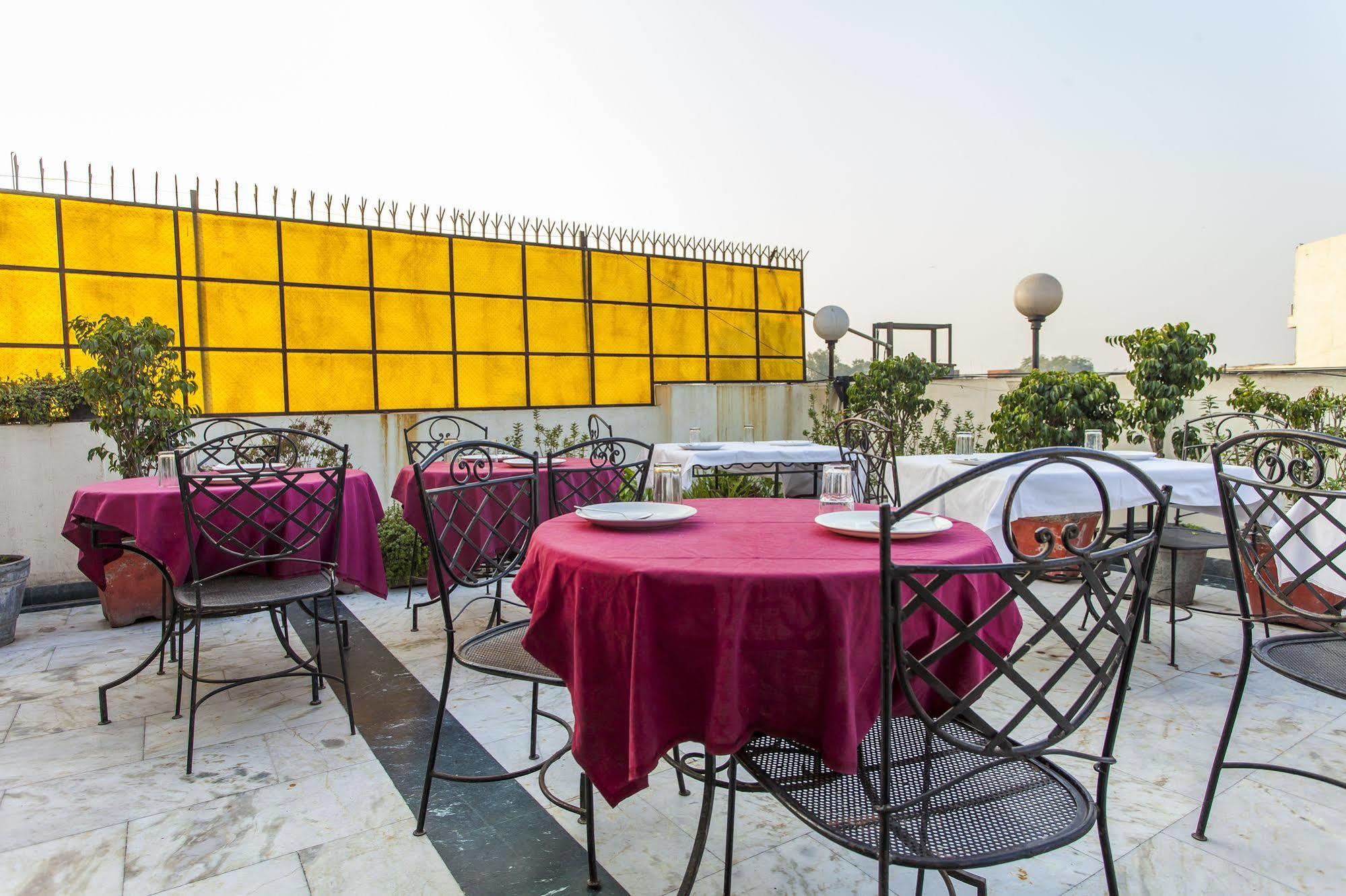 Hotel Sunstar Residency Delhi  Dış mekan fotoğraf